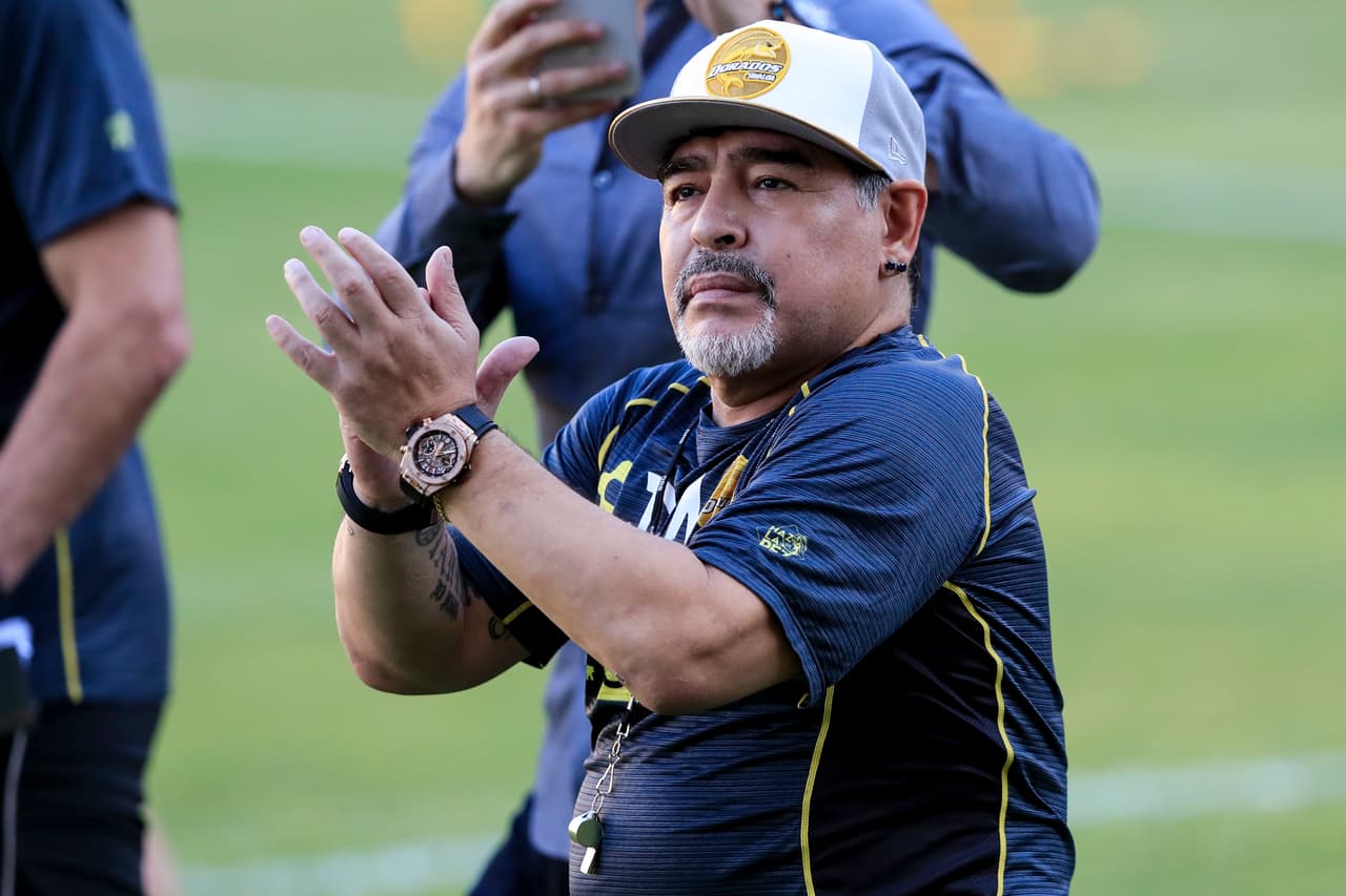 Fanáticos acusan injustamente a Maradona de dirigir borracho a Dorados de Sinaloa 