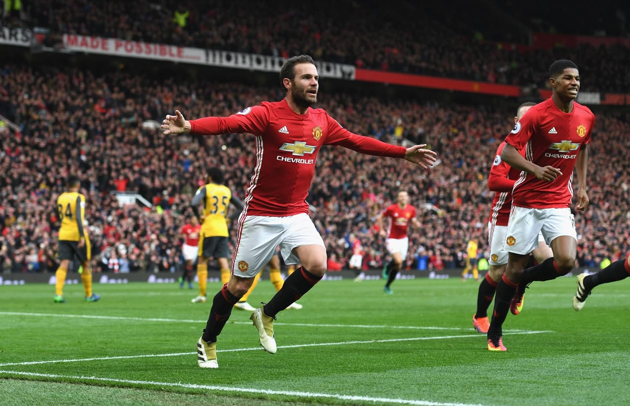 El tanto del español llegó al minuto 68 en el 'Teatro de los sueños', con lo que igualaba en puntos al quinto lugar de la Premier League.