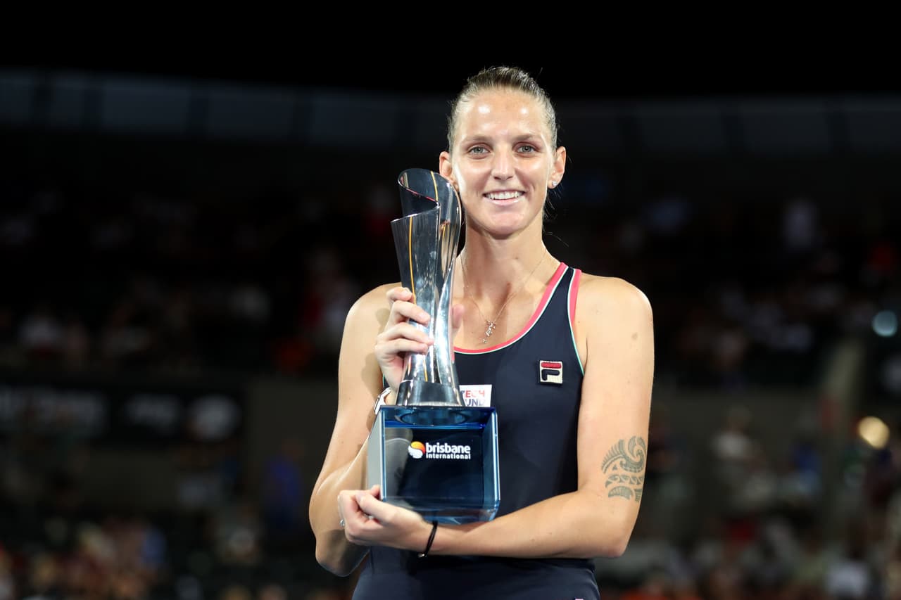 El japonés Kei Nishikori derrotó a Daniil Medvedev por 6-4, 3-6 y 6-2 y la checa Karolina Pliskova venció a Lesia Tsurenko por 4-6, 7-5, 6-2 para coronarse en las ramas masculina y femenina, respectivamente, en el Brisbane International, el primer torneo de tenis del 2019.