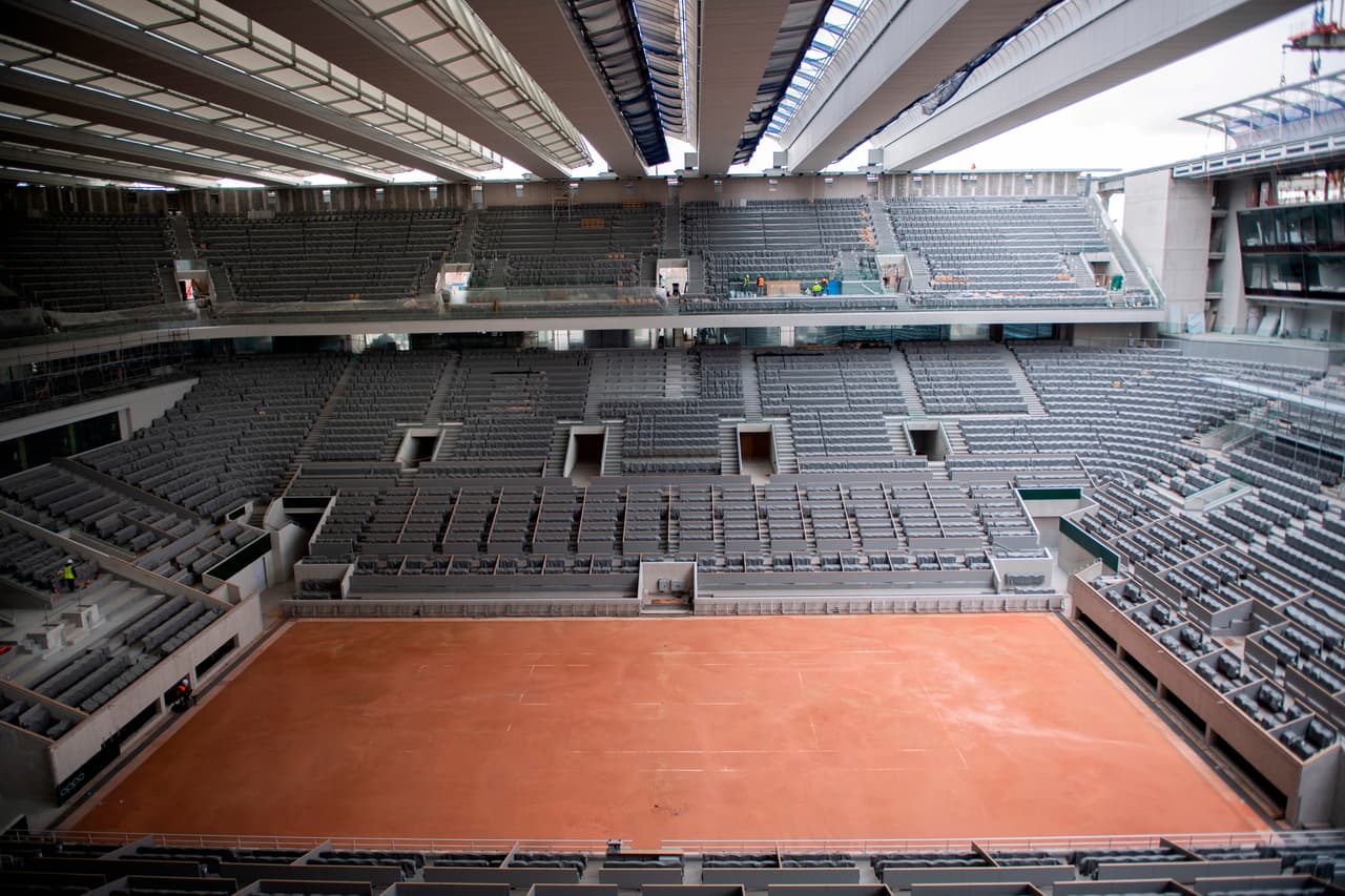 Este es el trabajo de construcción del nuevo techo del centro Philippe Chatrier en el estadio Roland Garros. Esta sede francesa se ha convertido en la última de las sedes del Grand Slam en instalar un techo retractable en su cancha principal.