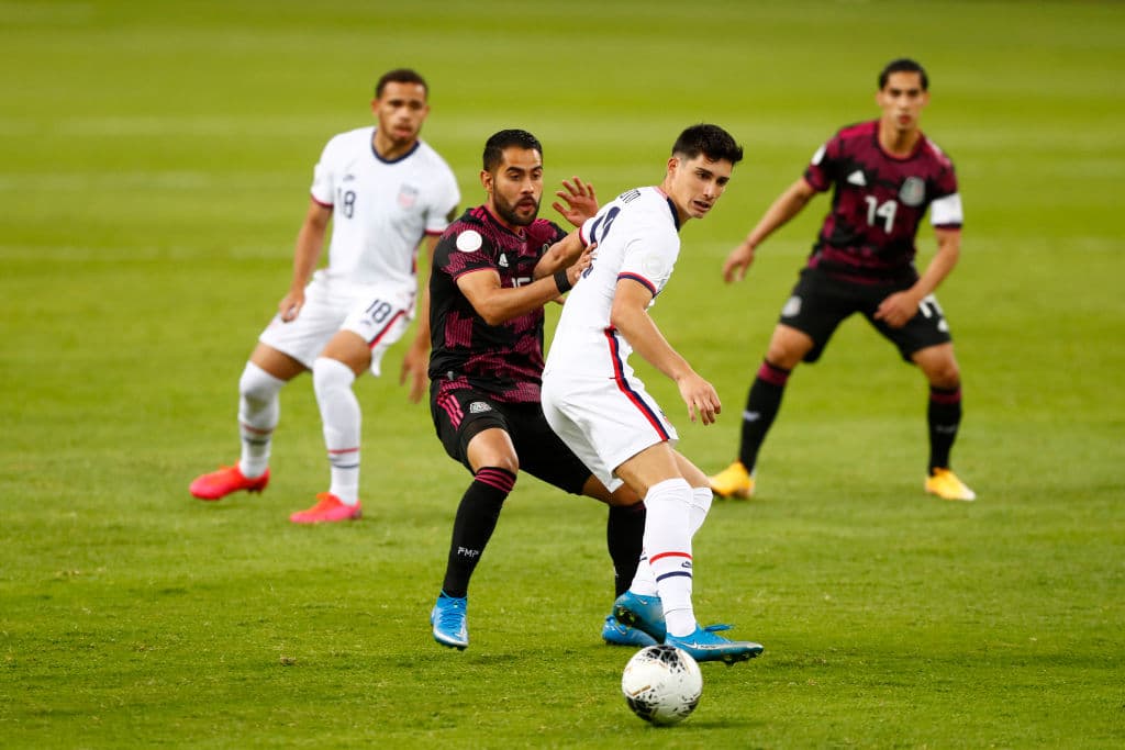 Con un zapatazo de Uriel Antuna al final del primer tiempo, México hace una fase de grupos perfecta al vencer 1-0 a los Estados Unidos.