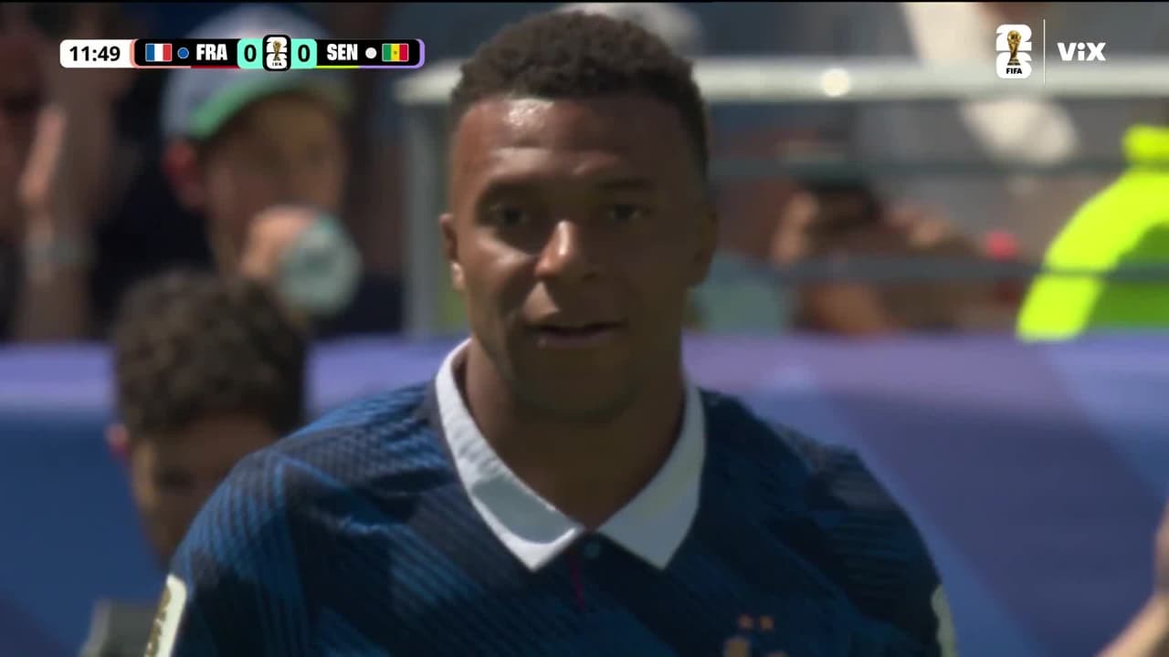 ¡Mbappé deja escapar una clarísima!