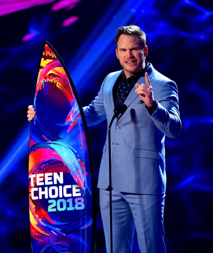 "Realmente no puedo revelar mucho, pero puedo decirte que te va a encantar. Yvonne Strahovski es increíble en él, al igual que J.K. Simmons. Realmente nos hemos convertido en una familia en el set y creo que eso se mostrará en la pantalla cuando el público finalmente tenga la oportunidad de verlo", agregó la estrella de cine.
<br>