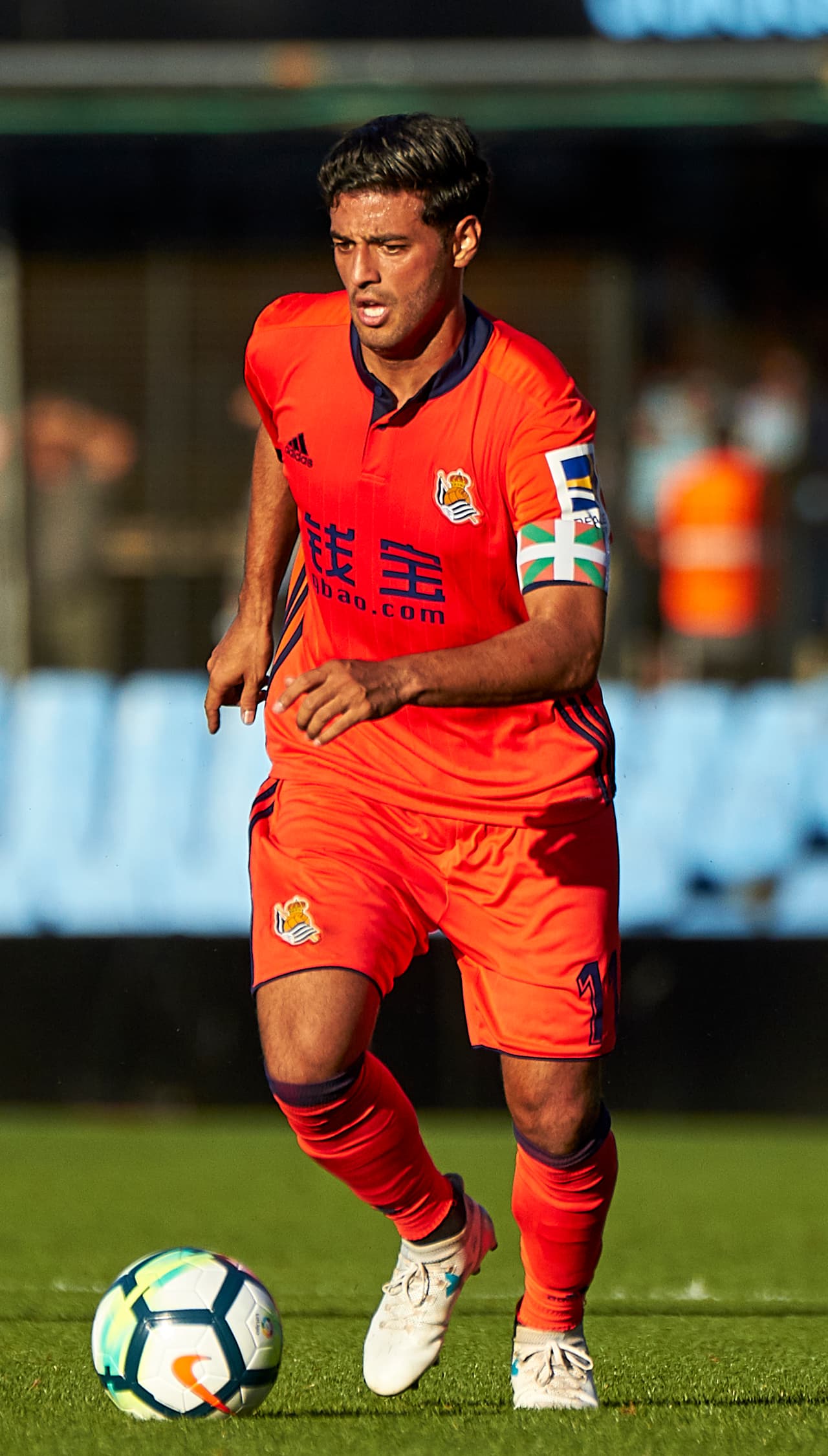 La Liga / La Coruña 2-[4] Real Sociedad: la jornada FIFA mantuvo a Carlos Vela como suplente en este encuentro. Entró al minuto 74 por Januzaj, cuando el partido estaba 2-2.