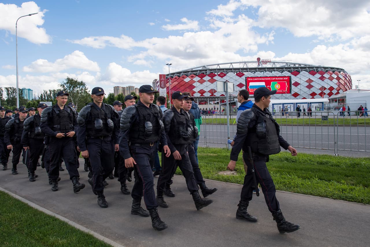 La Fuerza Pública fue la primera en llegar al Otkrytie Arena para garantizar la seguridad en sus perímetros.