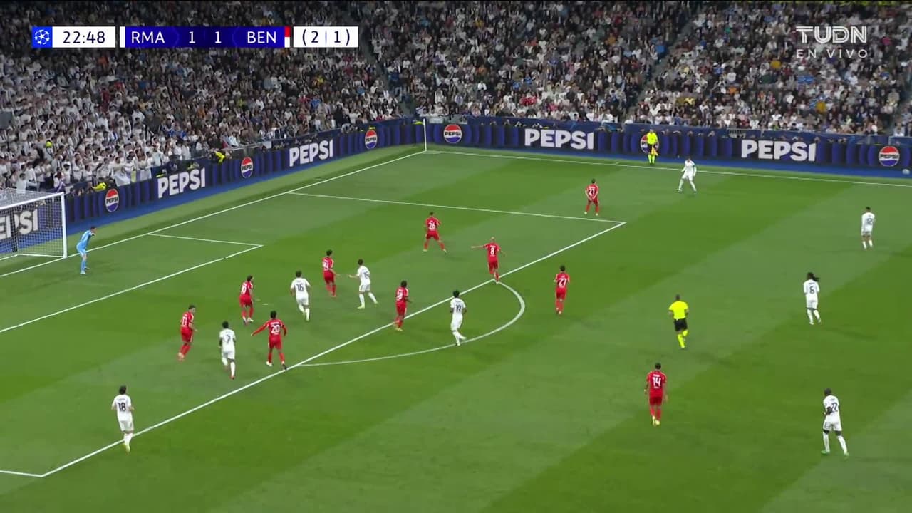 ¡TIRO ATAJADO! disparo por Eduardo Camavinga.