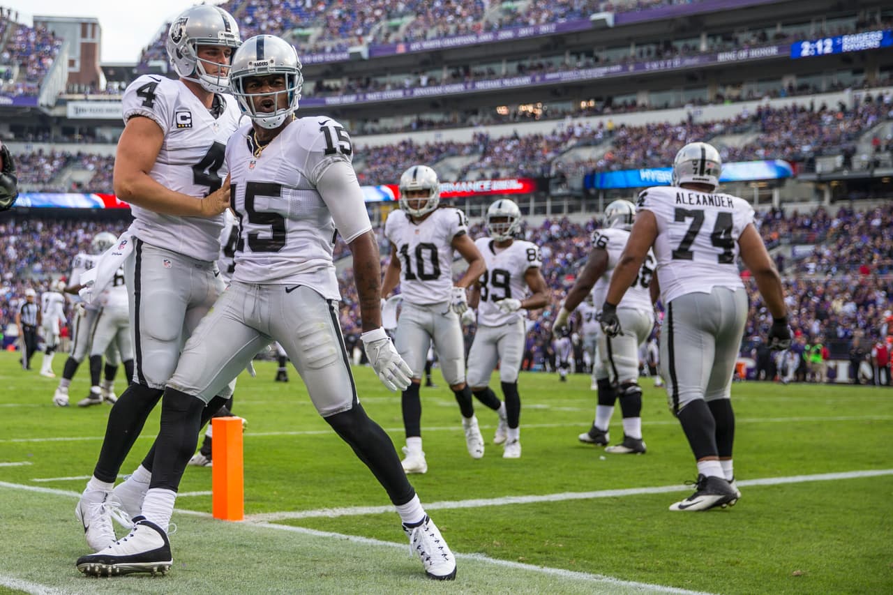 <b>Michael Crabtree – WR, Oakland Raiders</b>
<br>El receptor abierto de los Raiders completó un partido impresionante en Baltimore donde ayudó a los 'Malosos' a sacar una valiosísima victoria como visitantes. Crabtree tuvo siete atrapadas para 88 yardas y ¡3 touchdowns! El '15' de Oakland fue el jugador del partido en el encuentro de mediodía donde Raiders le quitó el invicto a Ravens ganándole 28-27 en el M&T Bank Stadium.