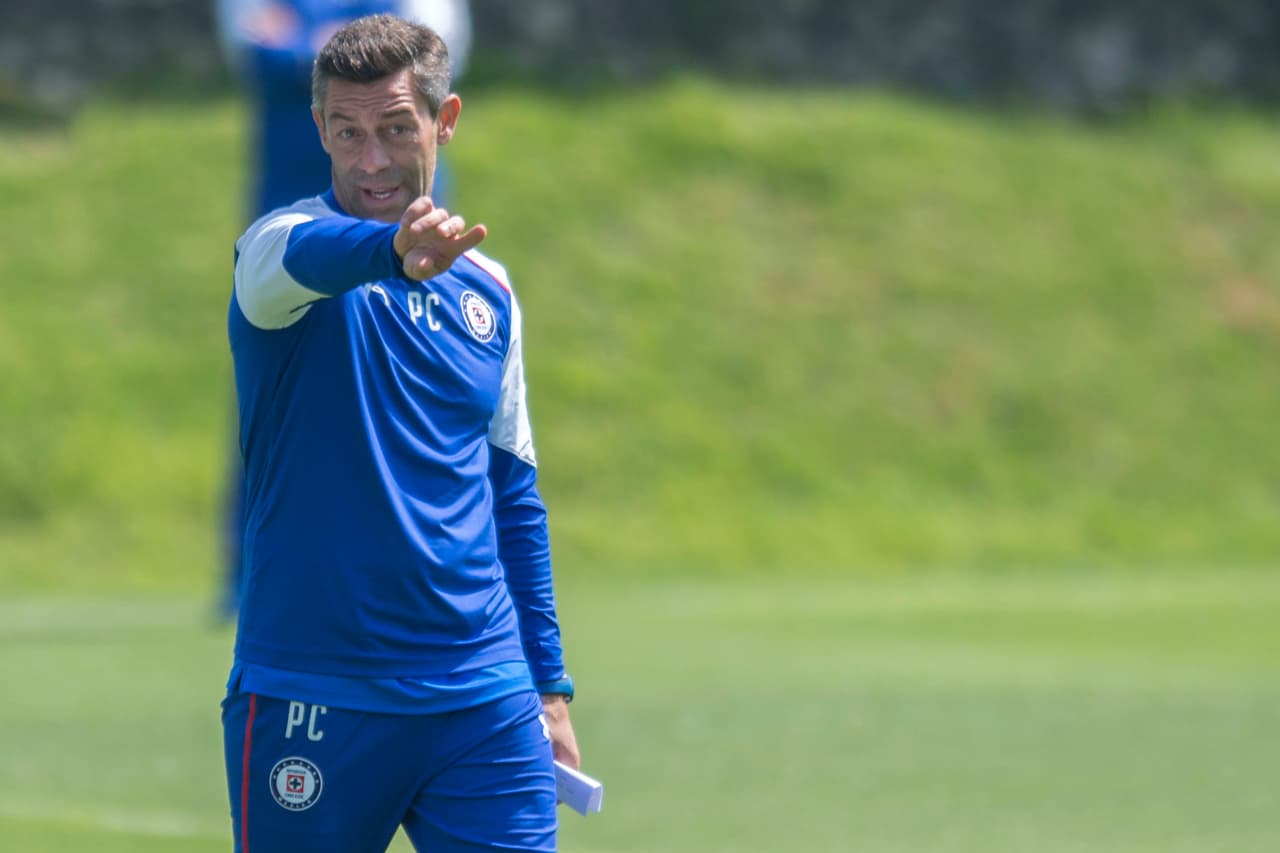 El portugués Pedro Caixinha llegó este semestre para romper una racha de 20 años sin títulos, pero lejos de ilusionar se ha visto con un equipo irregular y por eso debe buscar cambiar su camino.