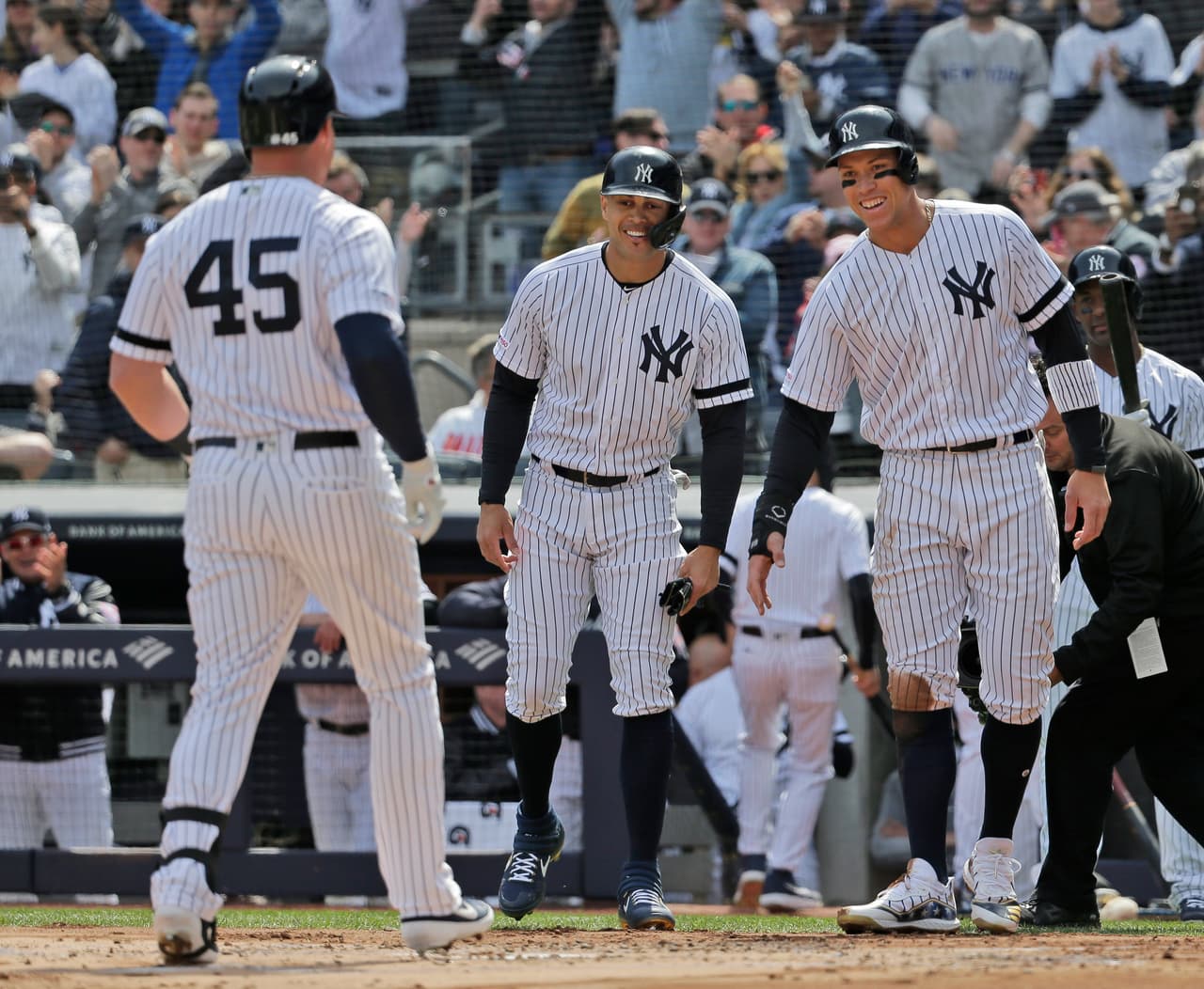 New York Yankees se impusieron 7-2 contra Baltimore Orioles en el arranque de la temporada, en un Yankee Stadium que tuvo la visita del panameño Mariano Rivera en la fiesta del triunfo.