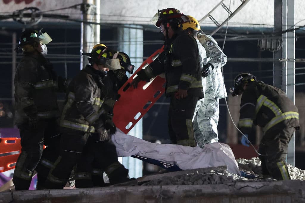 Se teme que la estructura
<b>acabe por colapsar del todo</b>, por lo que apremia acelerar las labores de rescate.