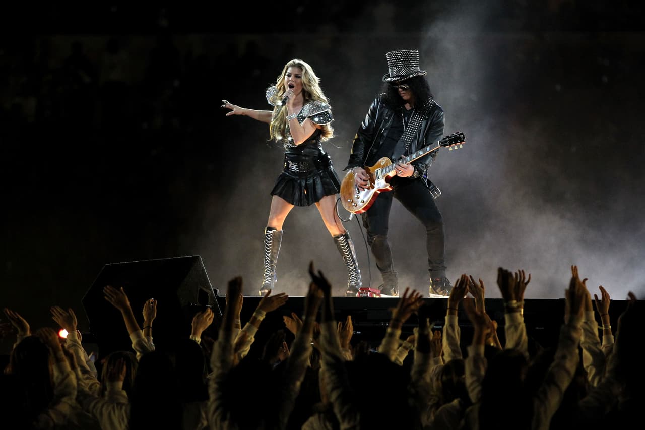 Junto a los Black Eyed Peas estuvieron Slash y Usher, en una mezcla de estilos que le da una fuerza diferente a los espectáculos del Super Bowl.