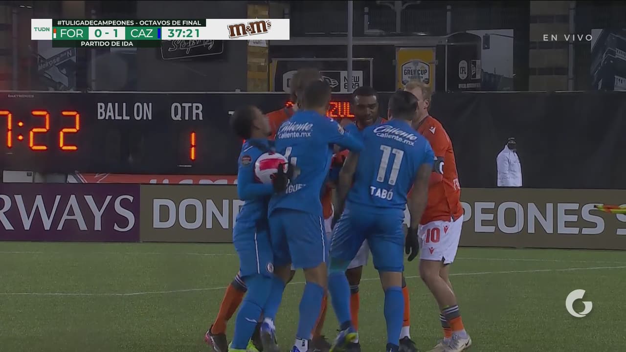 ¡Se calentaron! ‘Cata’ Domínguez y Bekker se encararon