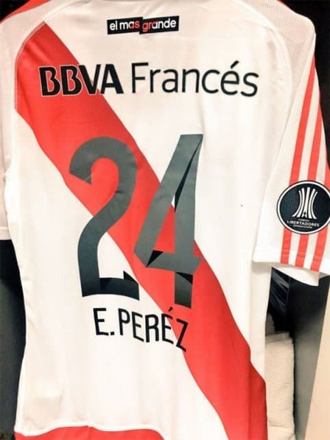 En la Copa Libertadores 2017 River Plate incurrió en este error de ortografía. A Enzo Pérez le pusieron el acento en la segunda E de su apellido y así saltó al campo a enfrentar a Guaraní.