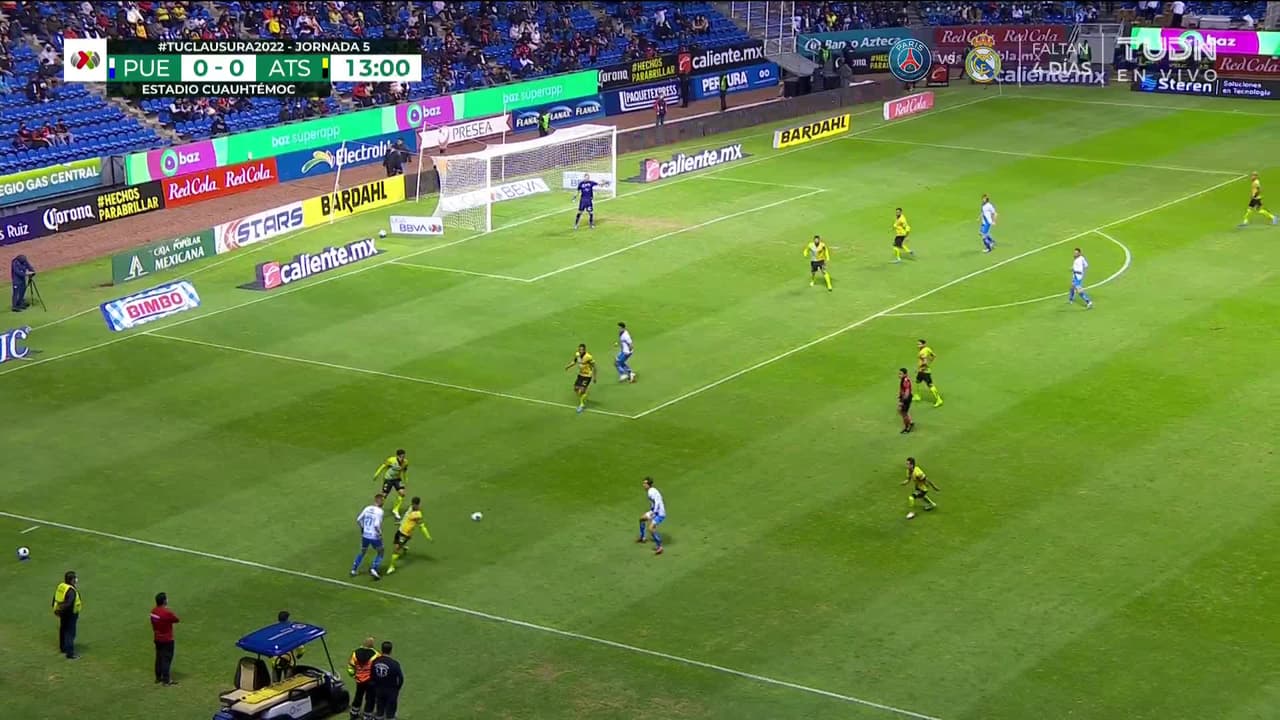 ¡TIRO ATAJADO! disparo por Maximiliano Araujo.