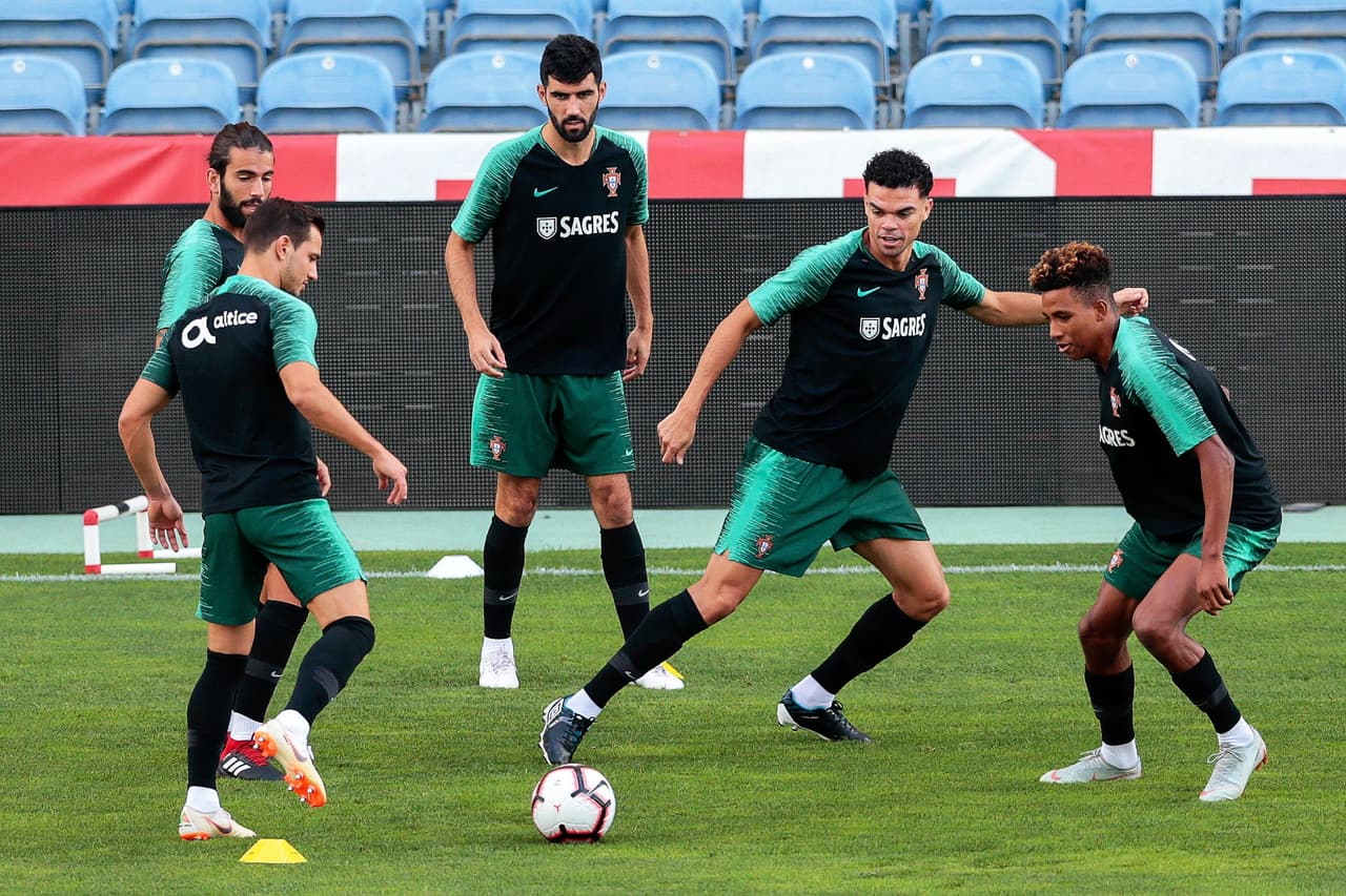 Sin Cristiano Ronaldo, Portugal echó mano de varios jovenes, así como jugadores de experiencia como
<b>Pepe.</b>