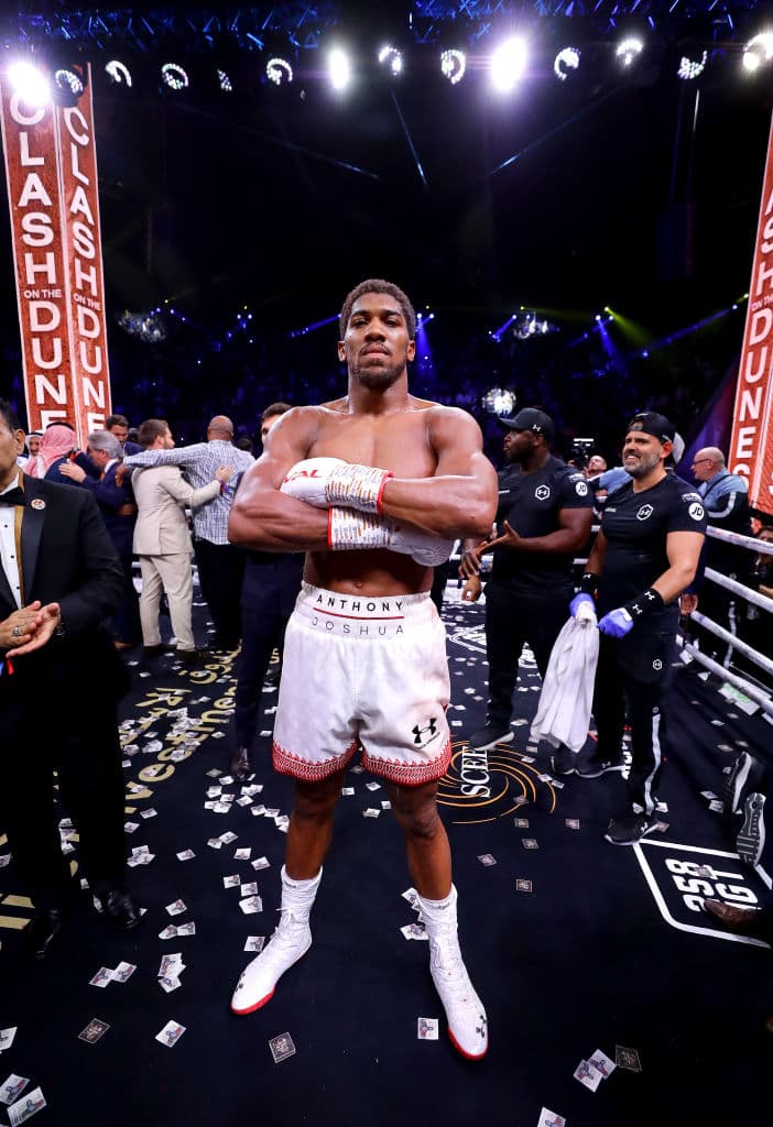 El puntaje de las tarjetas fue 118-110(x2) y 119-109. Anthony Joshua vence de manera unánime.