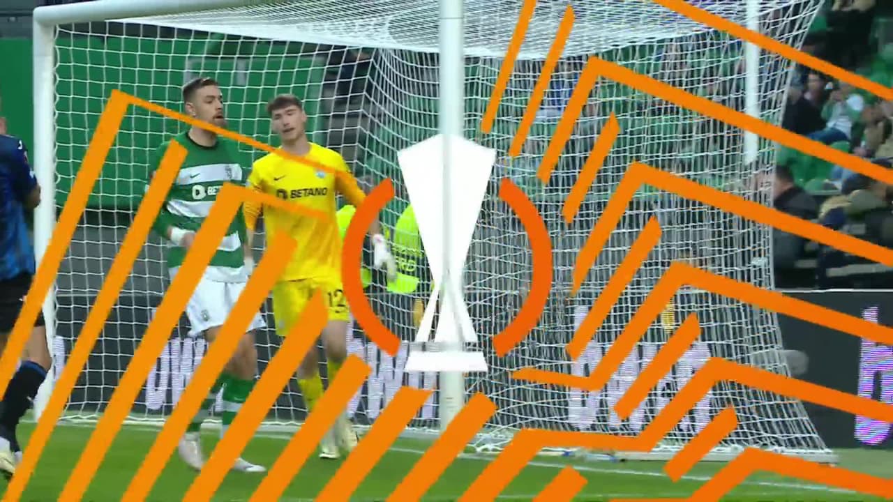 ¡TIRO ATAJADO! disparo por Marten de Roon.