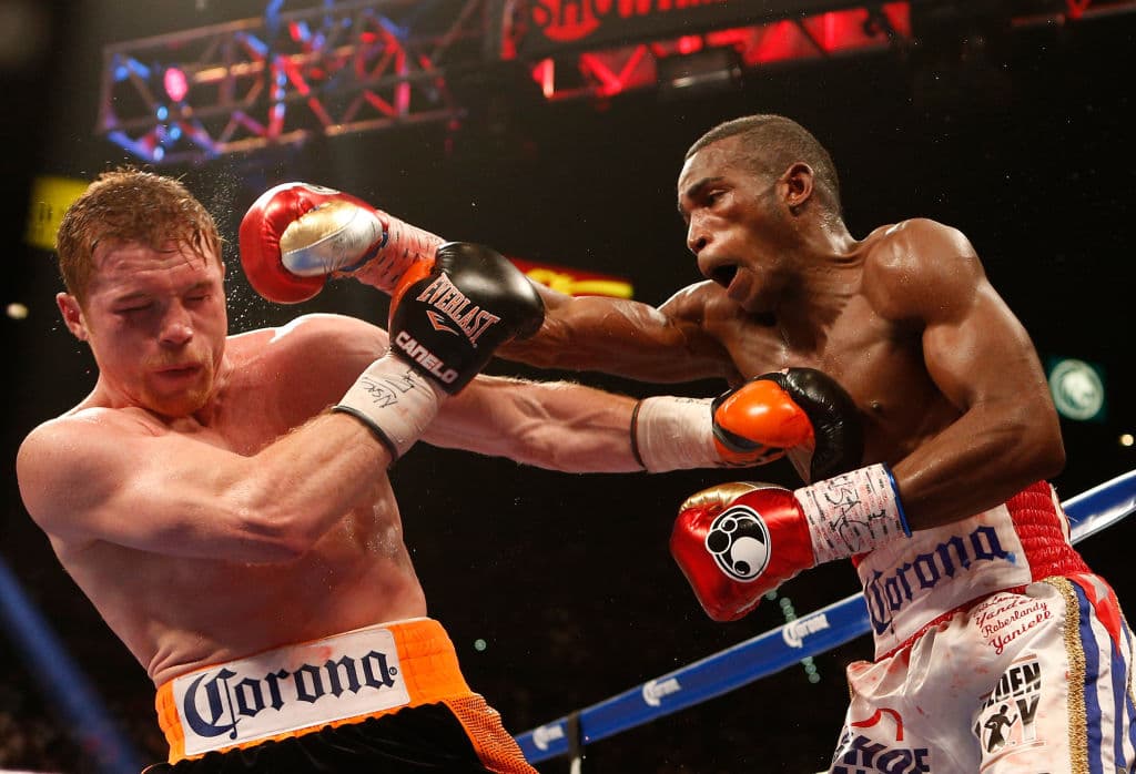 Erislandy revela clave de la derrota de Canelo y pide revancha