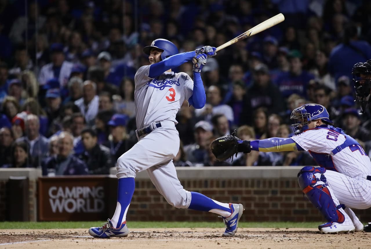 Chris Taylor bateó 2 imparables en 5 turnos incluyendo un cuadrangular solitario y produciendo 2 carreras para comandar la ofensiva de los Dodgers.