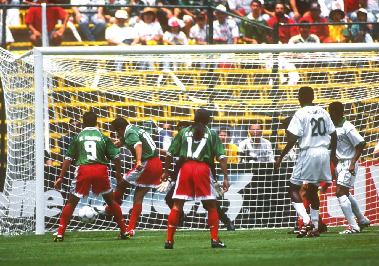 En la Copa Confederaciones de 1999, el debut en el Coloso de Santa Úrsula fue ante un viejo conocido: Arabia Saudita.