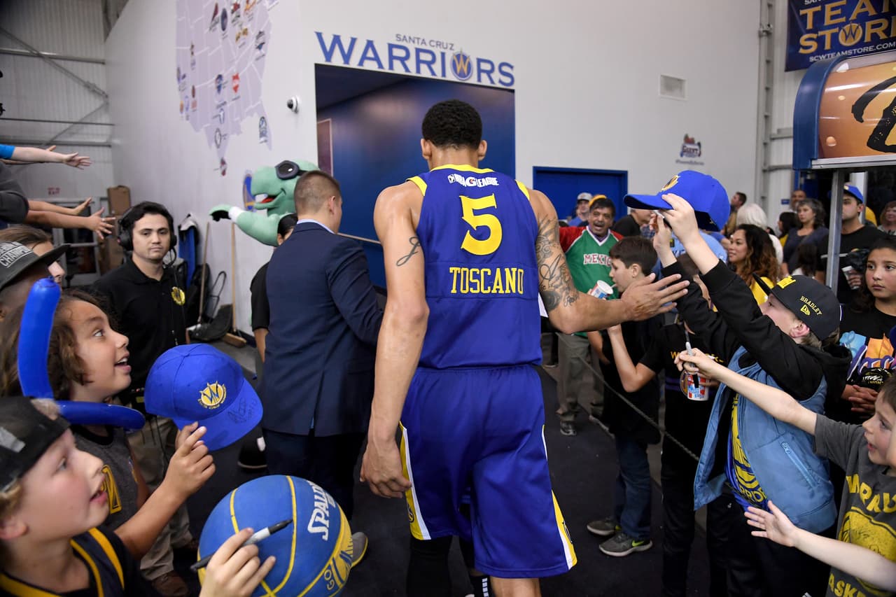 Su madre es de Avándaro, Michoacán, y de ahí viene su herencia mexicana. Asimismo, su familia tenía un amor profundo por el futbol pero se asombró con la casa de los Warriors y desde ahí optó por el basquetbol.