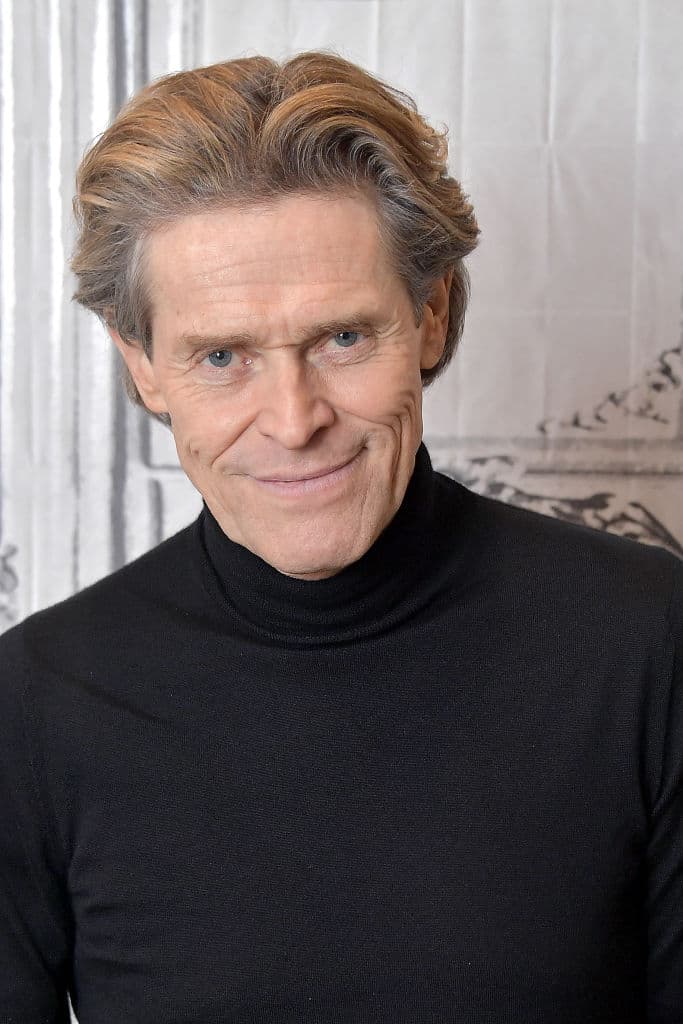 Como hemos visto en el marketing, Norman se deshace de su máscara Goblin en esta, y se pone algunos hilos morados con precisión de cómic, lo que le permite a Dafoe emocionar más a través de su rostro y no estar restringido por su casco.