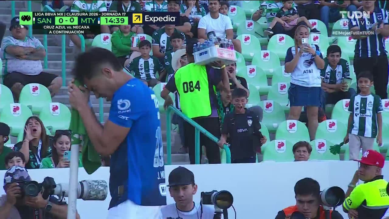 ¡GOL!  anota para Monterrey. Joaquín Moxica