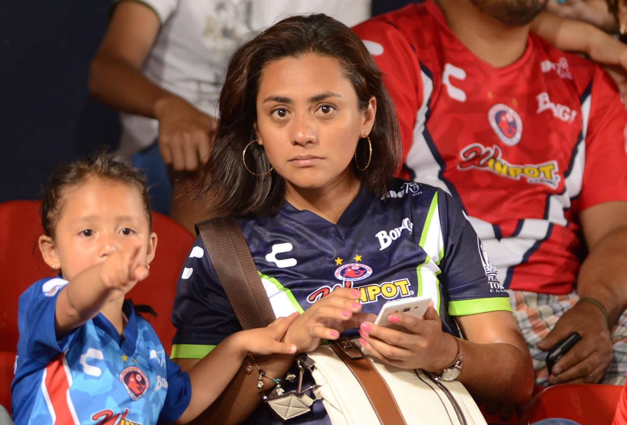 El colorido de la afición en la Jornada 12