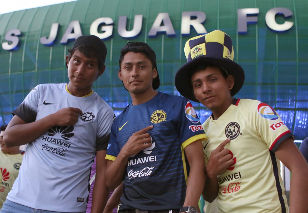 El colorido de la afición en la Jornada 12