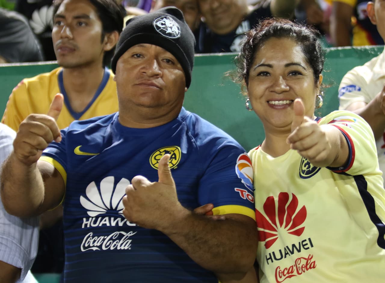 El colorido de la afición en la Jornada 12