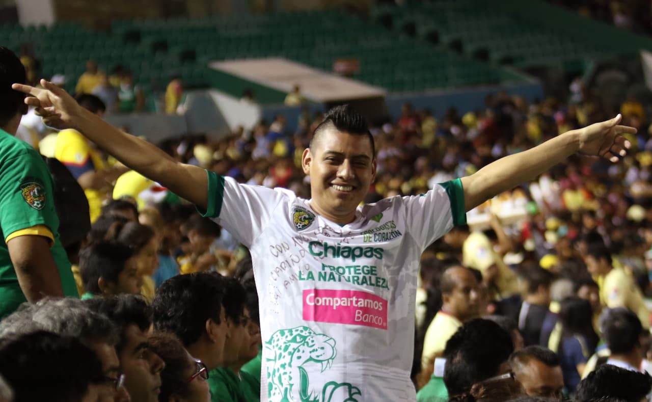 El colorido de la afición en la Jornada 12