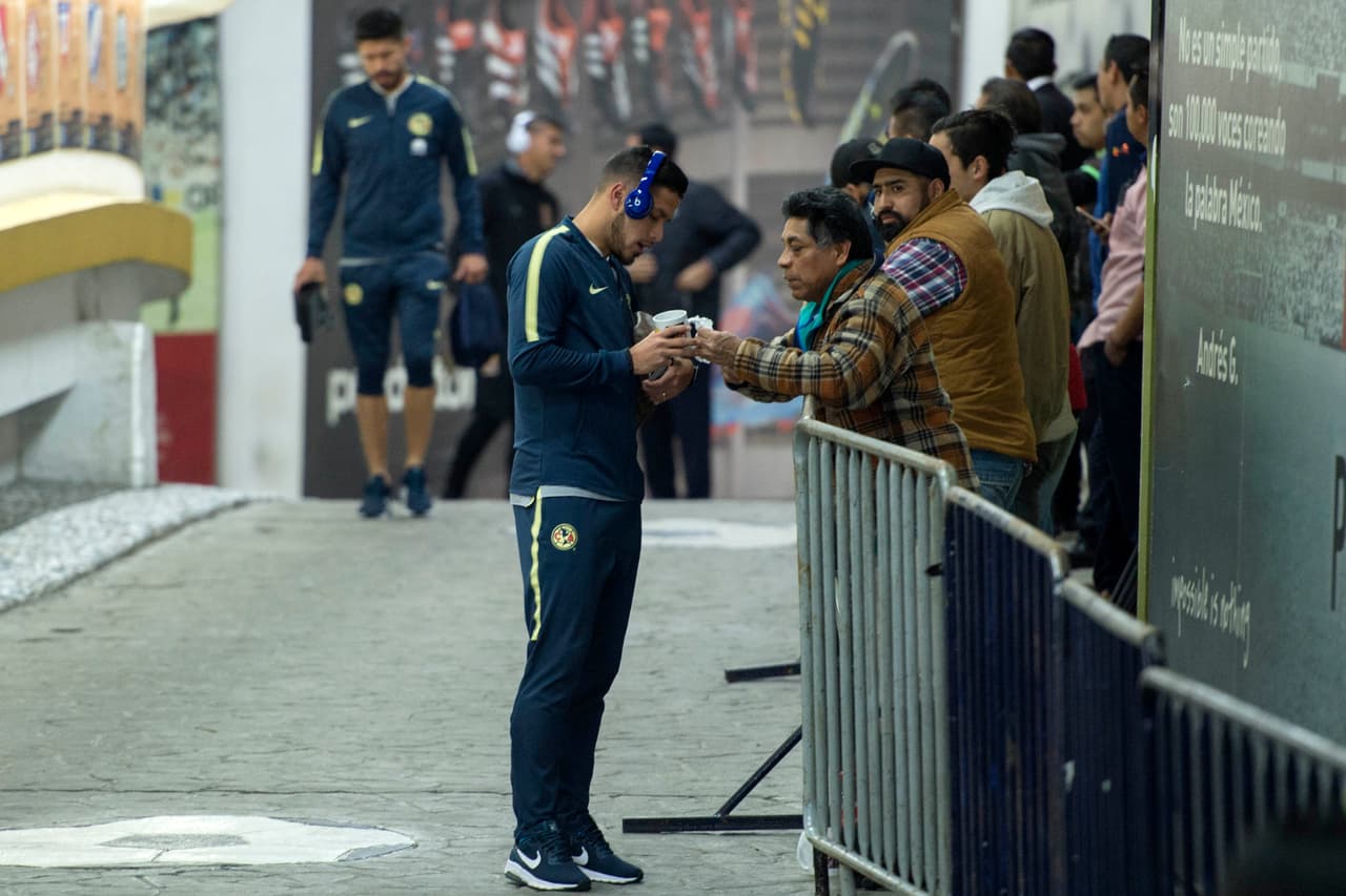 Eso no impidió que compartieran con sus fanáticos y se detuvieran para uno que otro autógrafo.