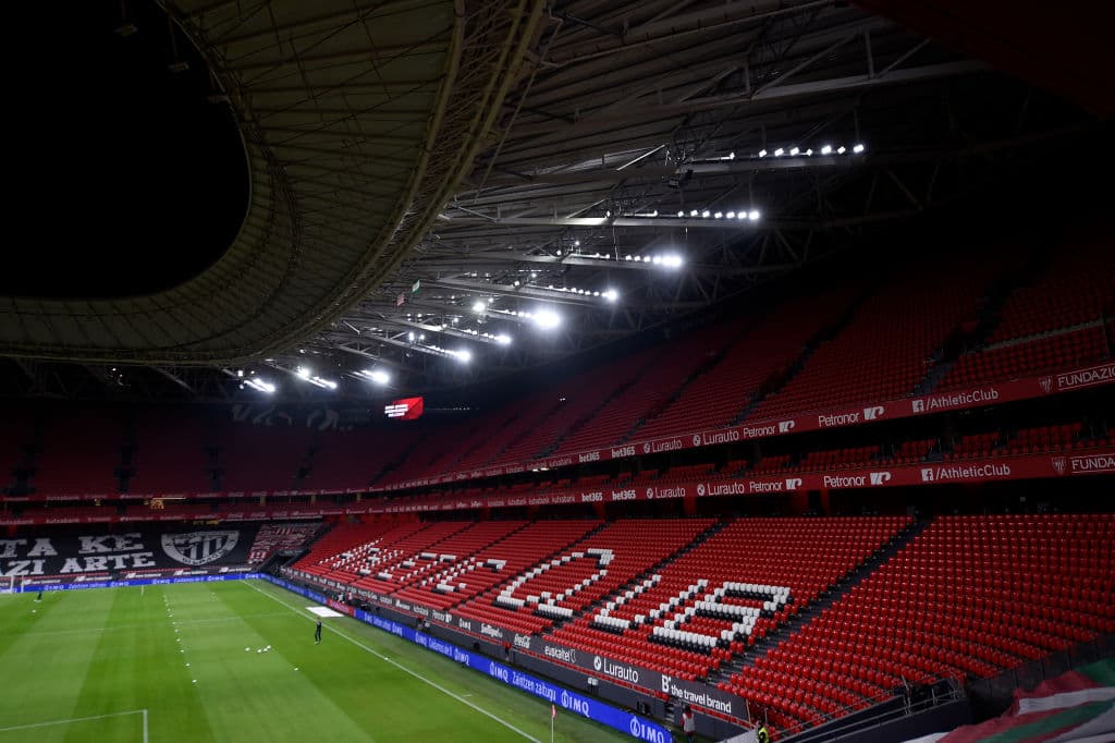 Lluvia de goles cayó en el San Mamés, pues el Athletic Bilbao goleó al equipo de los mexicanos Andrés Guardado y Diego Laínez, quienes ingresaron al campo ya cuando los cuatro goles habían caído. Victor Ruiz, Ander Capa, Iker Muniani y Alex Berenguer fueron los goleadores de la tarde.