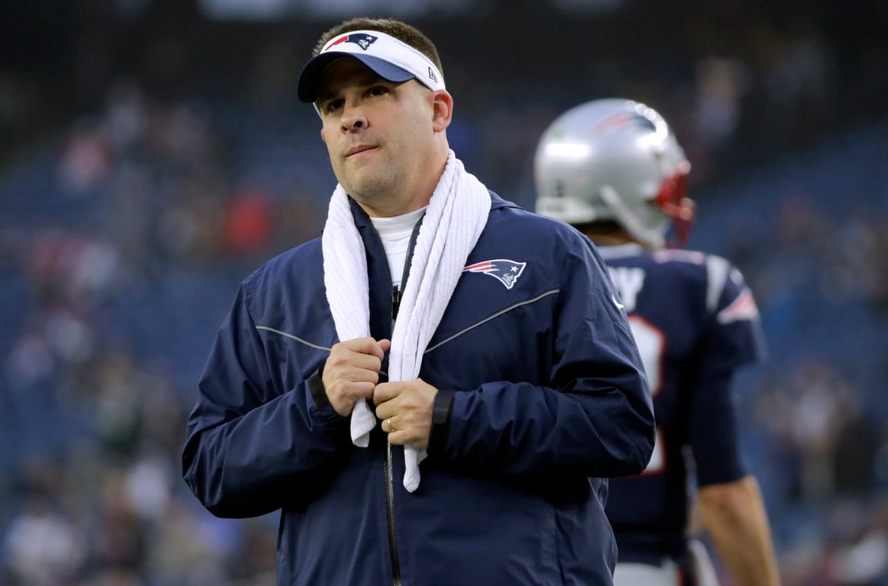 Josh McDaniels no saldrá de los New England Patriots pese a ser buscado como entrenador en jefe por otros equipos.
