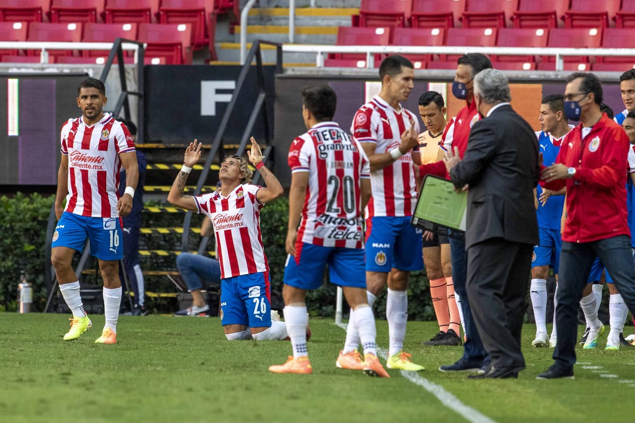 El Rey Midas gana en su debut con Chivas | Víctor Manuel Vucetich se estrenó despachando al Atlético San Luis en el Guard1anes 2020 de la Liga MX.