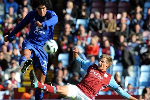 Everton y Aston Villa se vieron las caras en Villa Park.