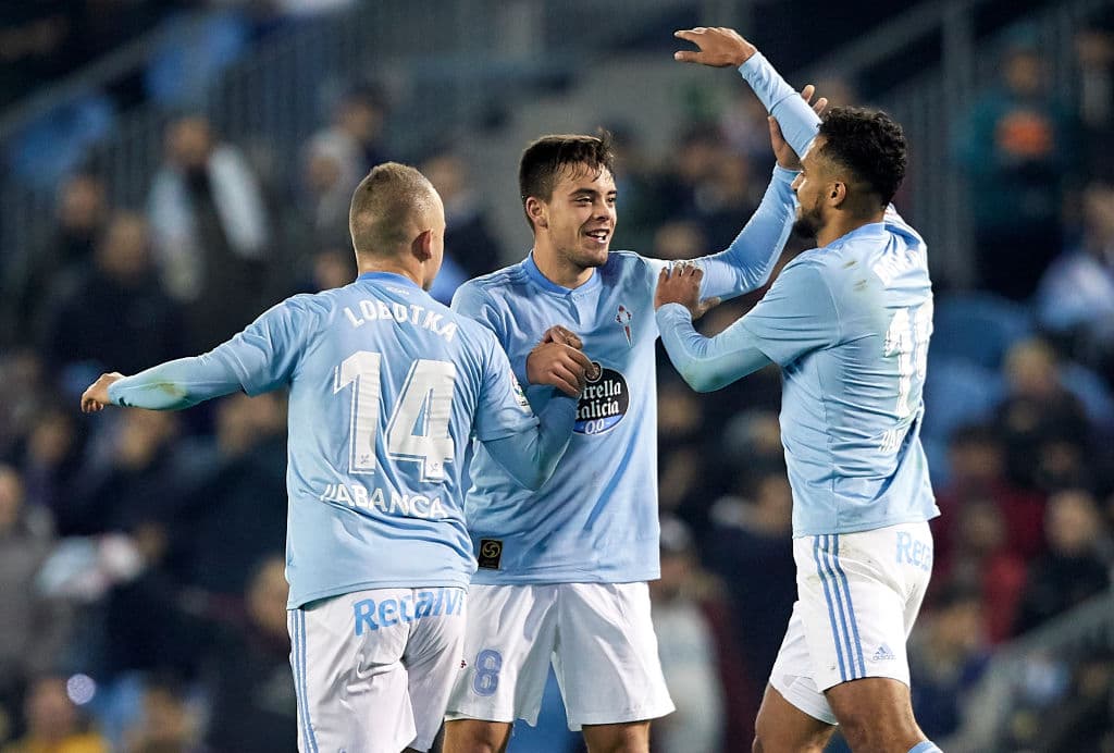 Pero instantes previo a que se pitara el fin del primer tiempo, en el segundo minuto de reposición, Fran Beltrán, a pase de Maxi Gómez, empató para los gallegos, hecho que les daba esperanzas.