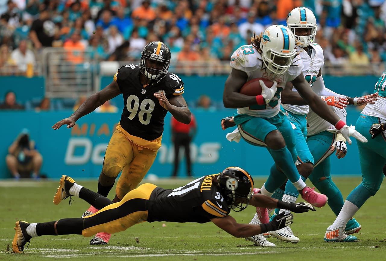 <a href="http://www.nfl.com/player/jayajayi/2552582/profile" target="_blank"><b>Jay Ajayi, RB – Miami Dolphins</b></a>
<br>El corredor de segundo año se lució ante los Pittsburgh Steelers con 204 yardas y dos touchdowns, el segundo de 62 yardas que dejó a la defensiva de los ‘Acereros’ viéndole el polvo.