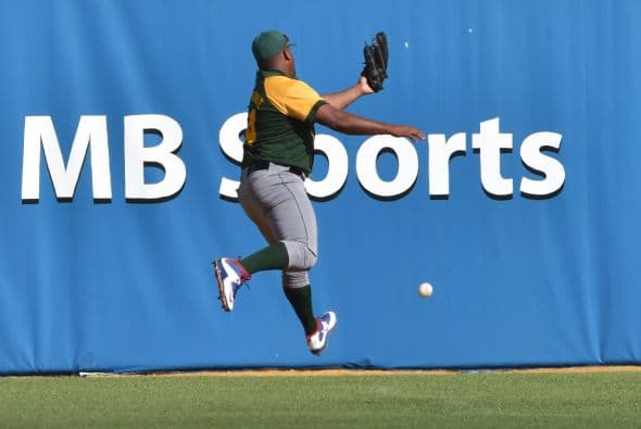 El mejor bateador por los dominicanos fue Willie García al pegar de 4-3, con dos remolcadas y dos anotadas, mientras que su compañero Leury García bateó de 5-3.
