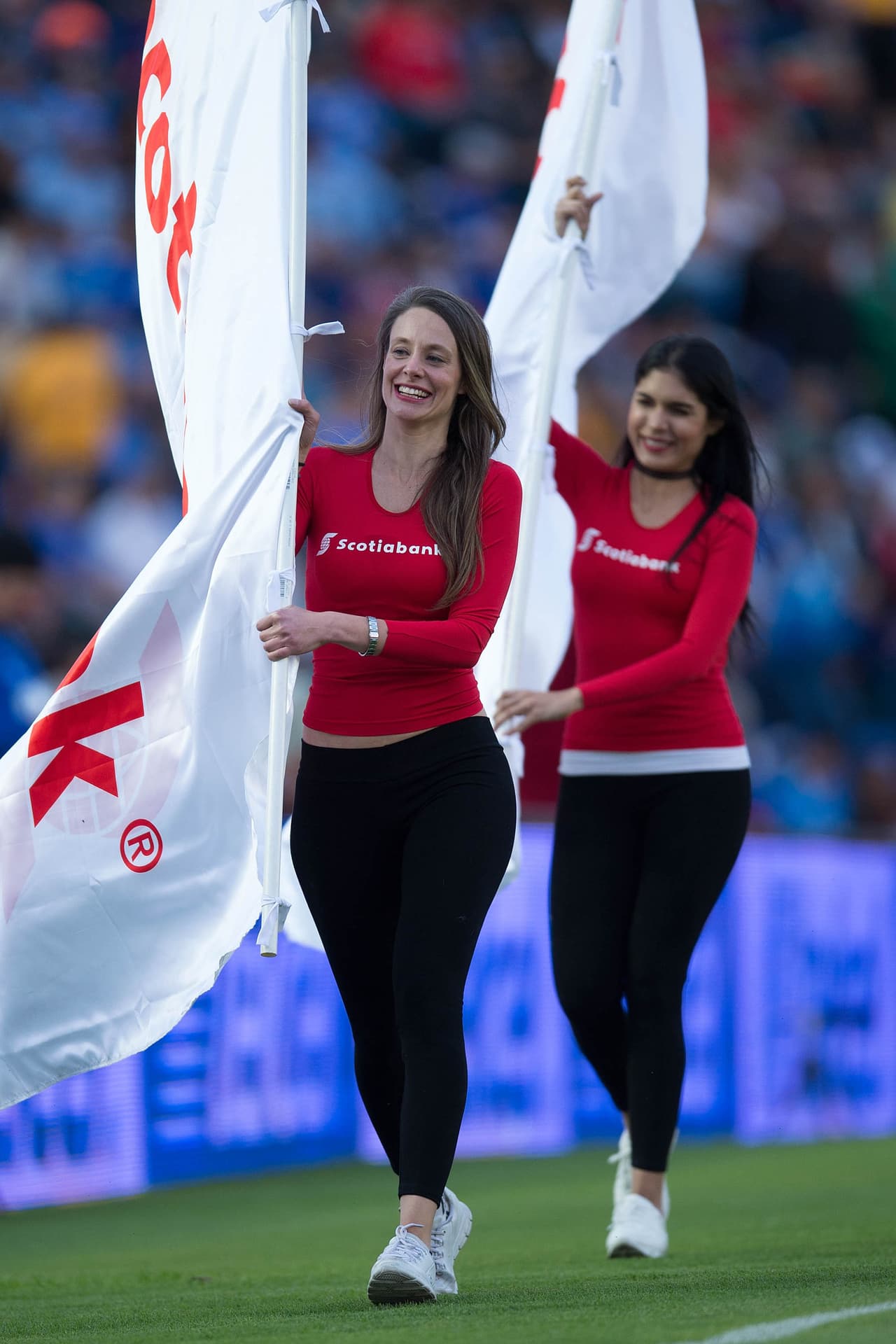Se juega la jornada 11 del Clausura 2017 y la belleza en los estadios no se hizo esperar.