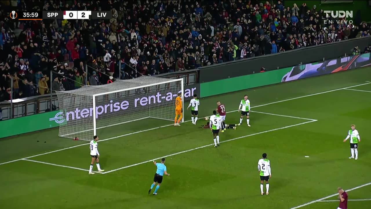 ¡TIRO ATAJADO! disparo por Jan Kuchta.