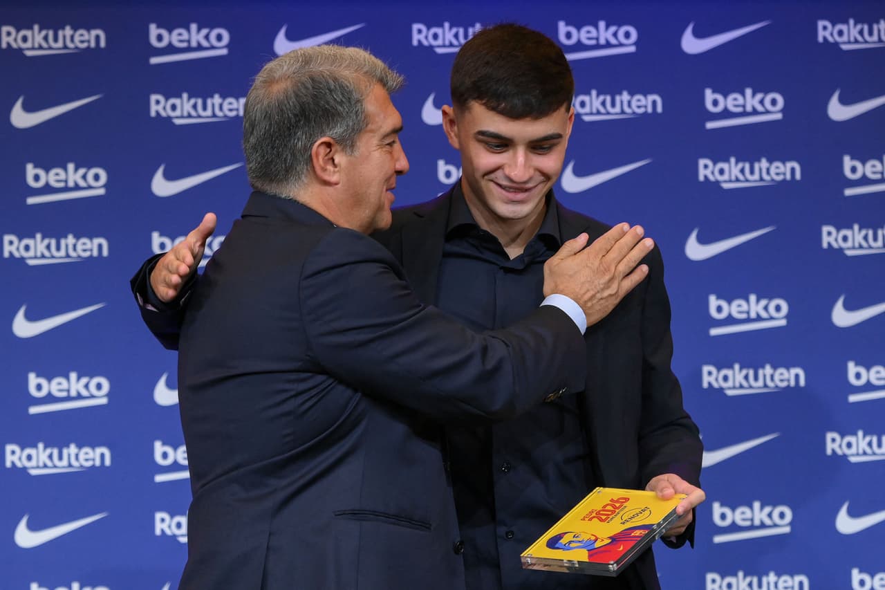 Laporta se confunde y le dice Messi a Pedri en su renovación