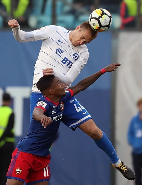 MOSCOW, RUSSIA - SEPTEMBER 23, 2017: CSKA Moscow's Vitinho (L) and Dynamo Moscow's Toni Sunjic in action in their 2017/2018 Russian Football Premier League Round 11 football match at Arena Khimki Stadium. Sergei Savostyanov/TASS (Photo by Sergei Savostyanov\TASS via Getty Images)