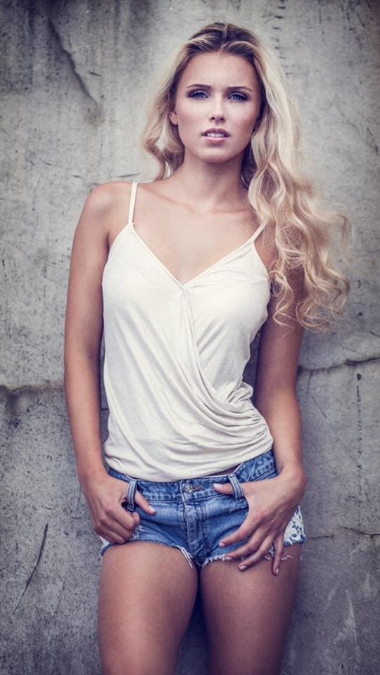 Scarlett es una de la mujeres más bellas de Alemania y recientemente la joven confirmó su noviazgo con el futbolista el Borussia Dortmund. Ahora Reus tiene algo con que inspirarse.