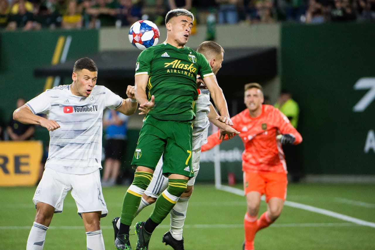 El partido subió de intensidad en los minutos finales pero se mantuvo la ventaja de los visitantes para consumar la victoria.