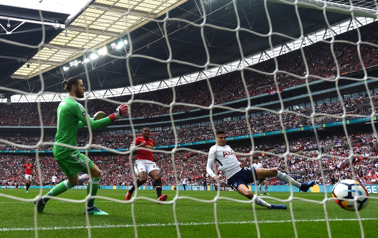 Al minuto 11 del primer tiempo, Dele Alli puso el 1-0 como premio para Tottenham Hospur, más agresivo en el juego.
