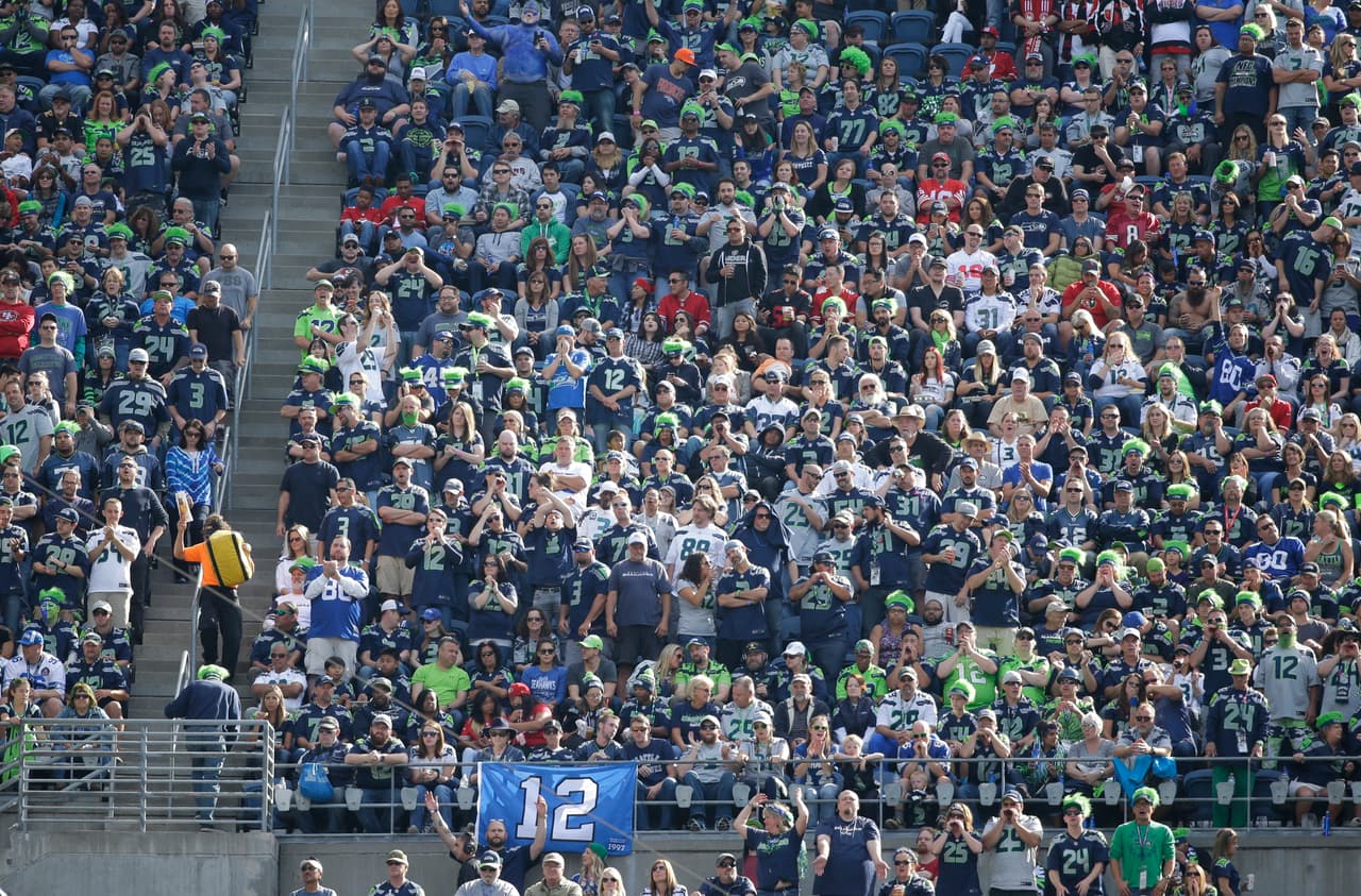 * He estado en Seattle el día del partido. Nadie puede decirme que no hay nadie que no tenga en esa región un jersey de Russell Wilson. ¿La gente por ahí anda comprando dos jerseys?