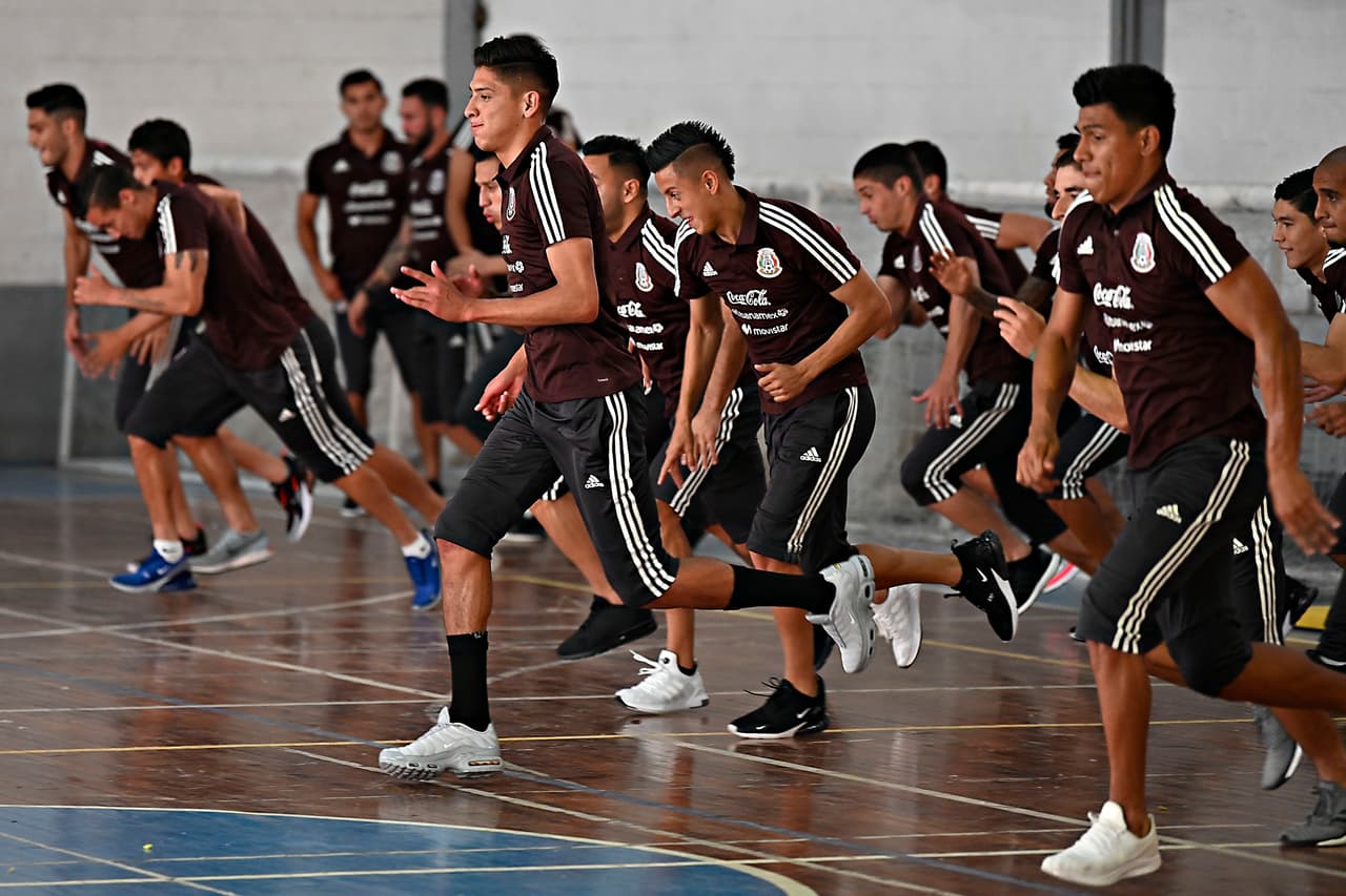La Selección Mexicana de Fútbol debió cancelar el entrenamiento que tenía programado para la tarde del martes en Córdoba, Argentina, ya que no contaba con la utilería necesaria para llevarlo a cabo.