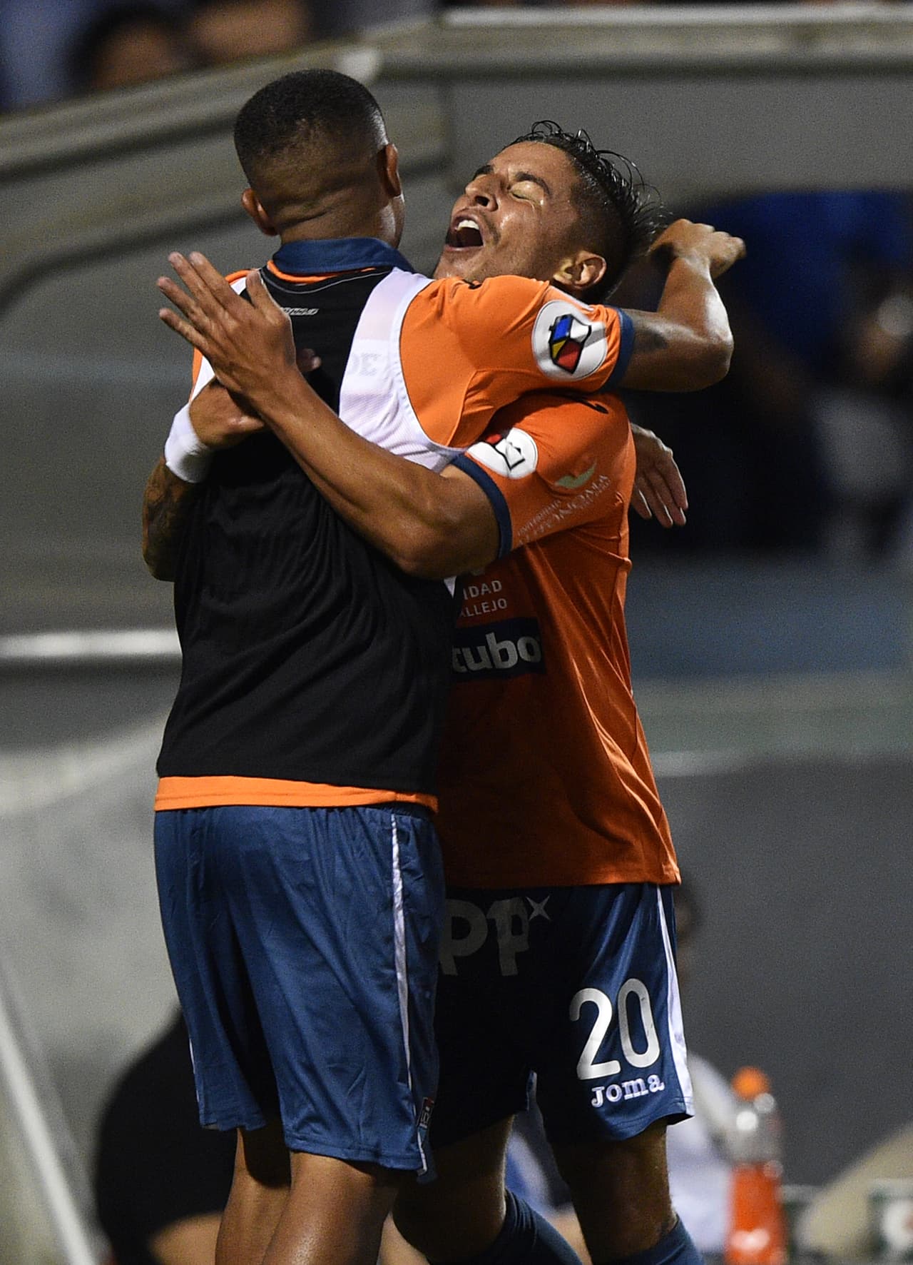 Alejandro Hohberg. Posición: Mediocampista. Edad: 24 años. Club: César Vallejo (Perú). Veces seleccionado: 1 participación. Descripción: Este jugador tiene ascendencia uruguaya por lo que la lucha por cada balón está es su ADN, en su único partido amistoso con Perú contra Trinidad y Tobago tuvo una gran actuación.