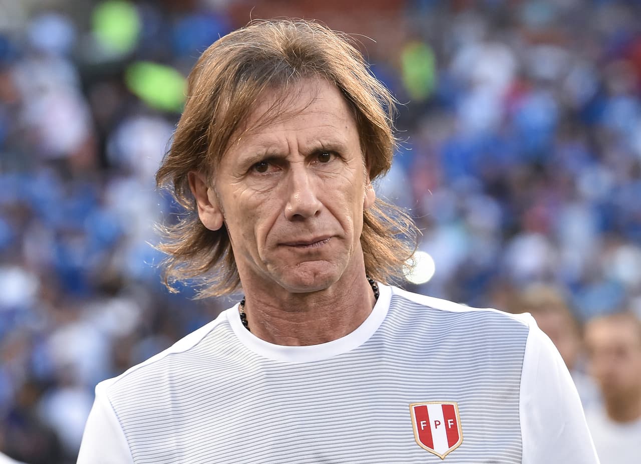 Ricardo Gareca (Directo Técnico).- Con una amplia experiencia tiene experiencia desde 1995 en clubes en su natal Argentina, Colombia, Brasil y Perú y desde el 2015 fue contratado por la Federación Peruana de Fútbol para dirigir al cuadro inca con quienes ya disputó de manera satisfactoria la Copa América de Chile 2015, donde ocupó el tercer lugar.